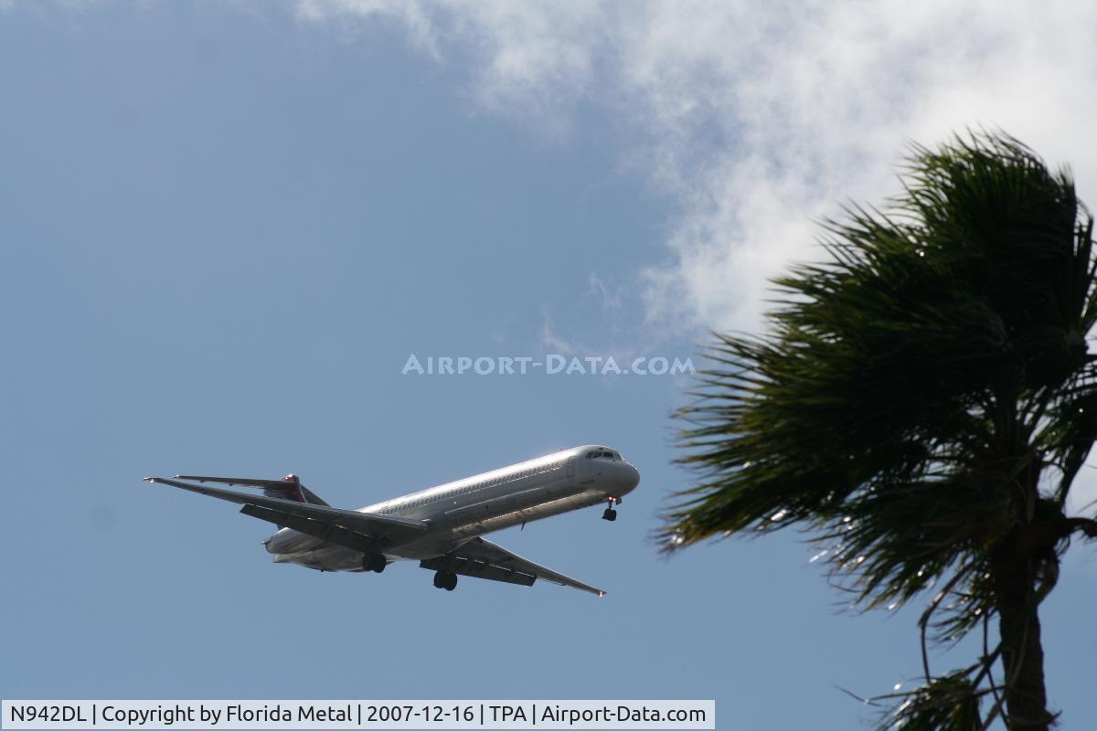 N942DL, 1989 McDonnell Douglas MD-88 C/N 49815, Delta