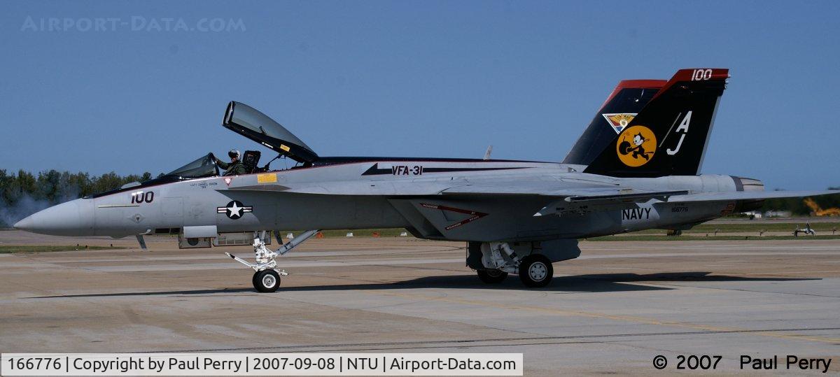 166776, Boeing F/A-18E Super Hornet C/N E122, The obligitory crowd taxi pass