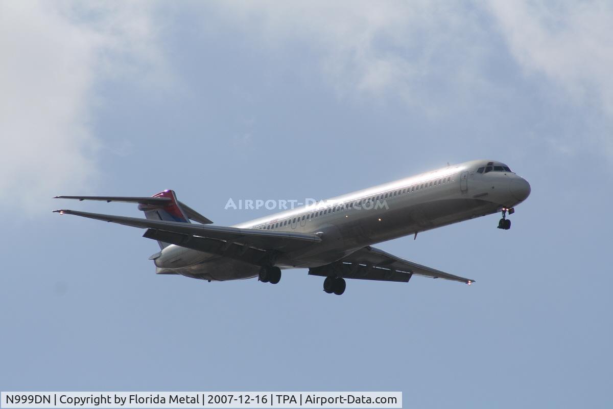 N999DN, 1992 McDonnell Douglas MD-88 C/N 53371, Delta