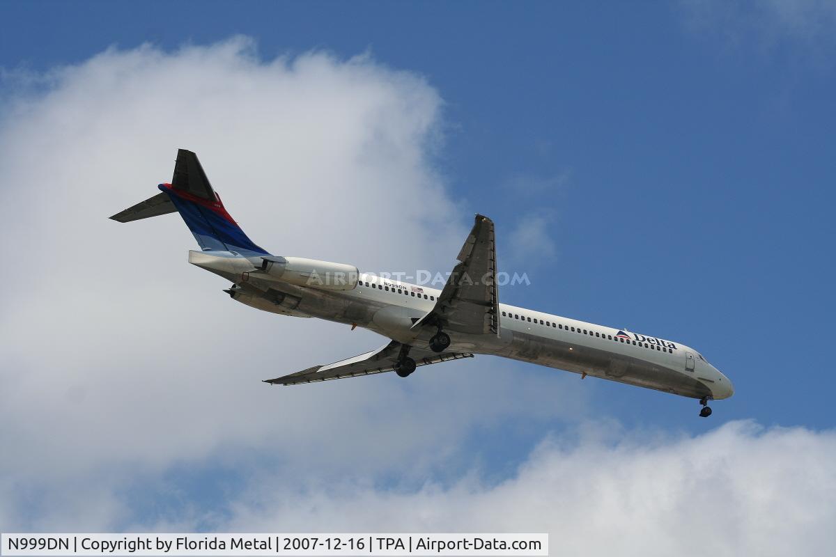 N999DN, 1992 McDonnell Douglas MD-88 C/N 53371, Delta