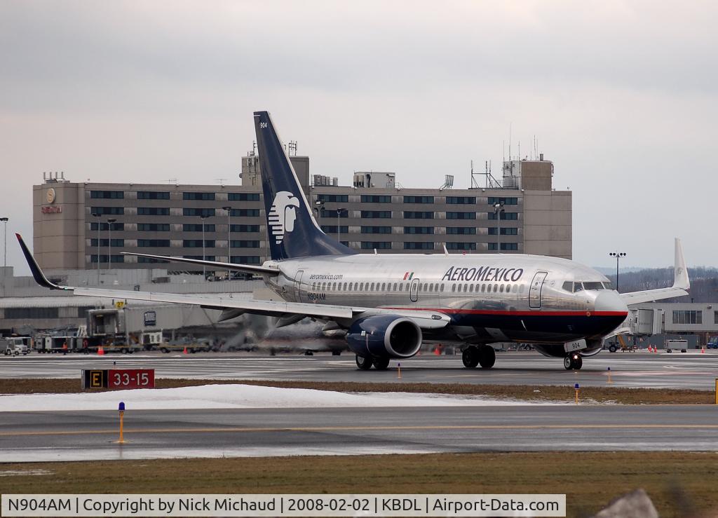 N904AM, 2004 Boeing 737-752 C/N 28262, Aeromexico's new service to BDL to MMUN.