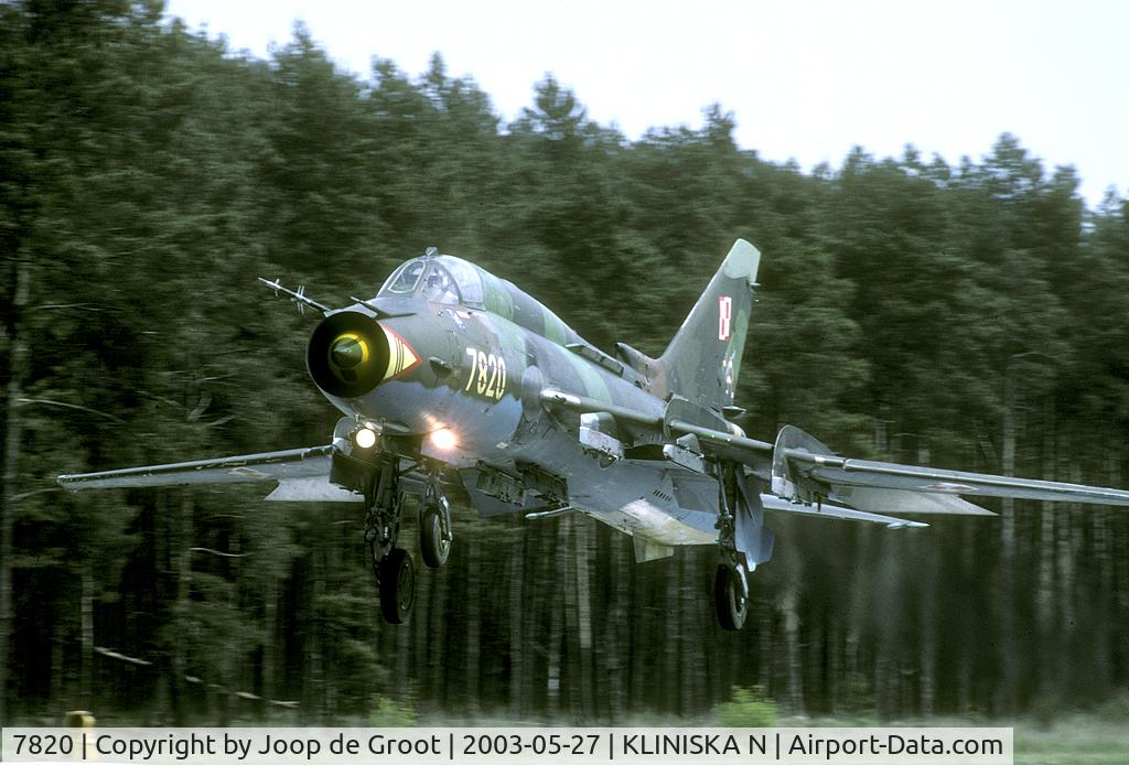 7820, Sukhoi Su-22M-4 C/N 27820, It's quite an experience to see jet fighters landing in the middle of the woods. I think landing such a thing between those trees must be such an experience as well.