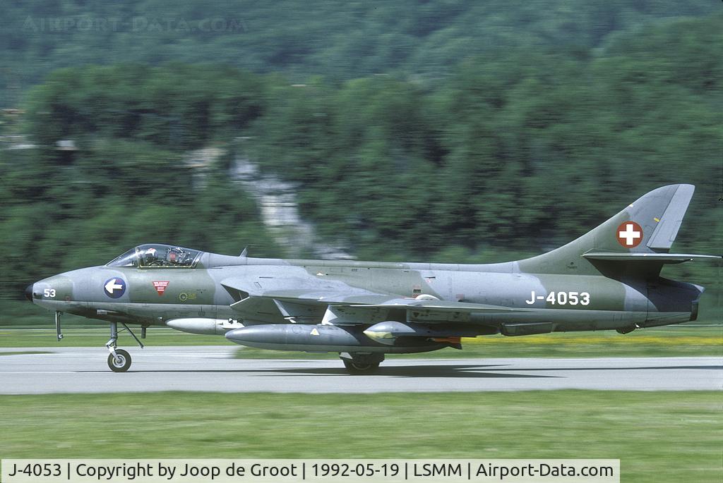 J-4053, Hawker Hunter F.58 C/N 41H-697420, When the Swiss Hunters taxied to the runway they used almost indecent speeds. On the nose is the badge of FlSt 15.