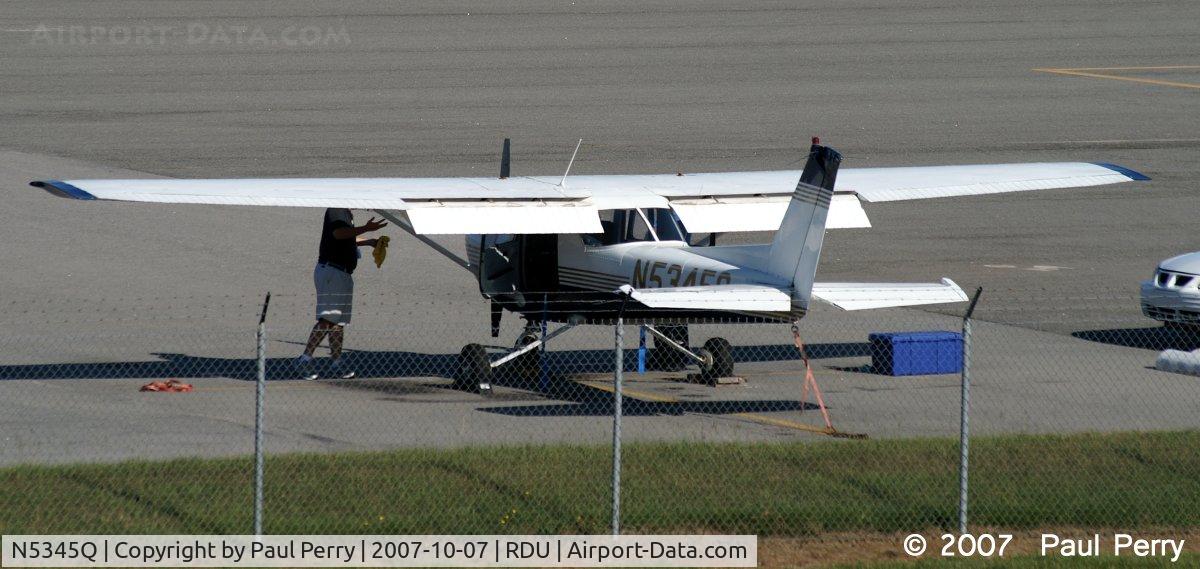 N5345Q, 1972 Cessna 150L C/N 15073245, Finsihing up the pre-flight