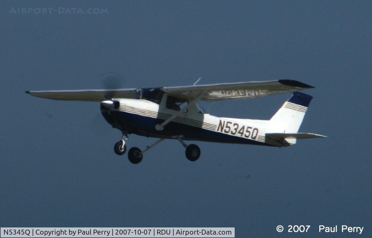 N5345Q, 1972 Cessna 150L C/N 15073245, Buildin up speed nicely, perfect day for flying