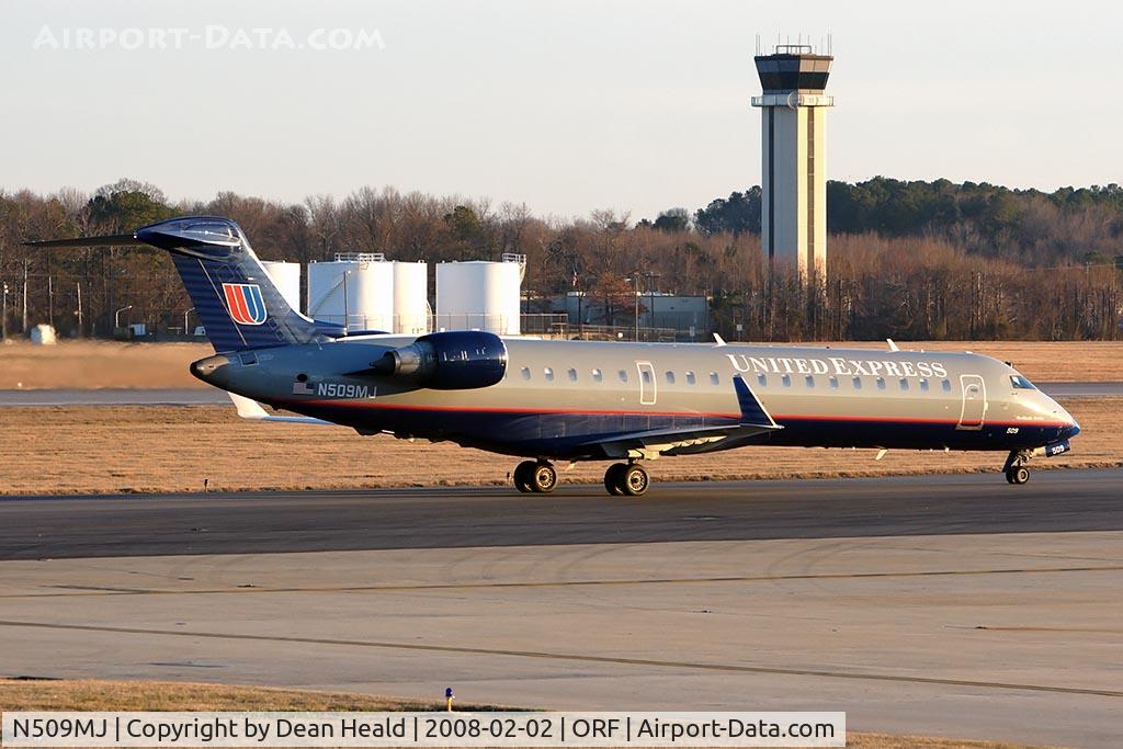 N509MJ, 2003 Bombardier CRJ-700 (CL-600-2C10) Regional Jet C/N 10094, United Express (Operated by Mesa Airlines) N509MJ (FLT ASH7132) from Chicago O'Hare Int'l (KORD) taxiing to the gate via Taxiway Charlie after arrival on RWY 5.