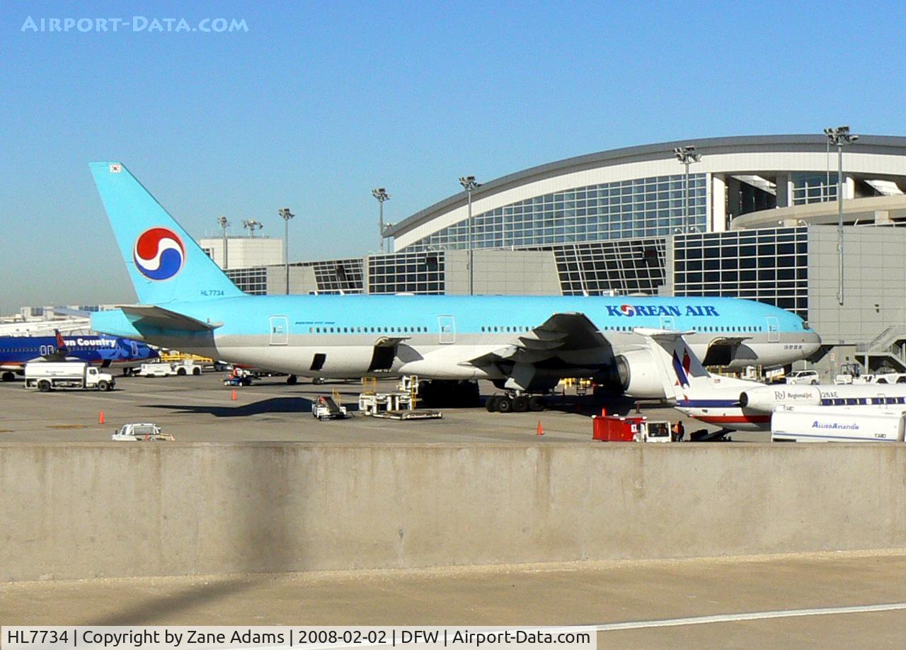 HL7734, 2008 Boeing 777-2B5/ER C/N 34207, Korean Air at the gate.