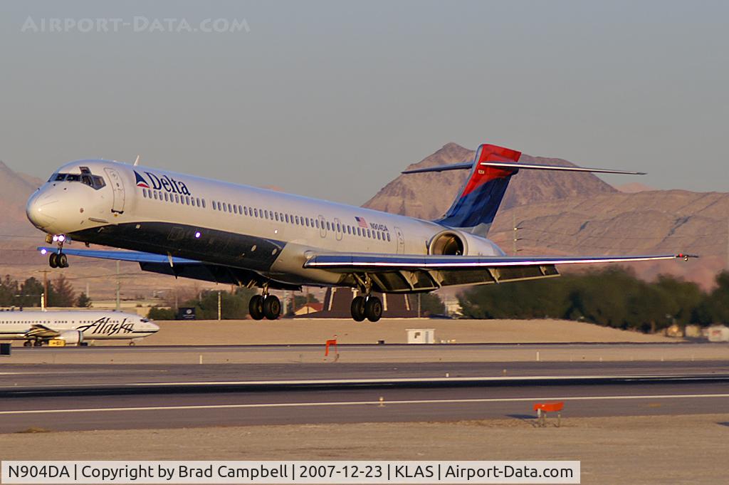 N904DA, 1995 McDonnell Douglas MD-90-30 C/N 53384, Delta Airlines / Delta Airlines / 1995 McDonnell Douglas MD-90-30