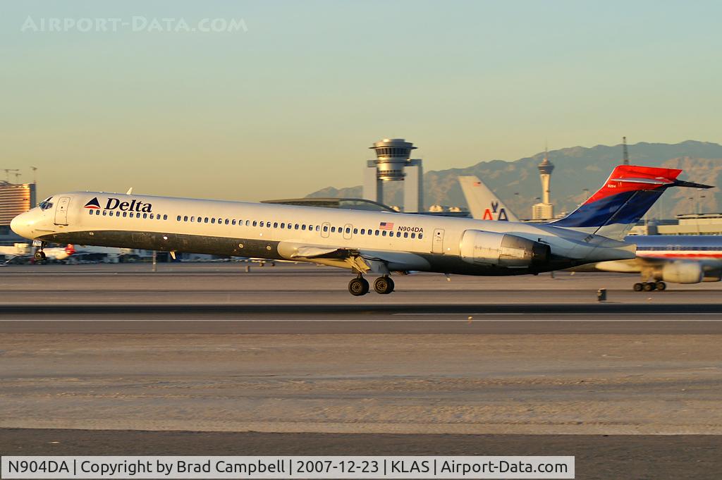 N904DA, 1995 McDonnell Douglas MD-90-30 C/N 53384, Delta Airlines / 1995 McDonnell Douglas MD-90-30