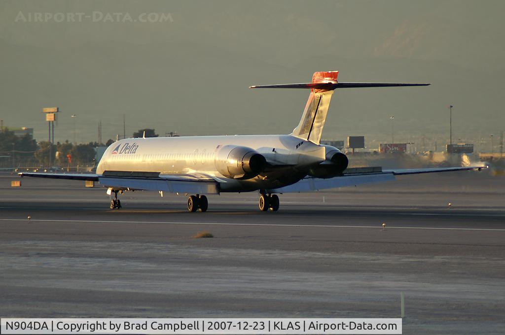 N904DA, 1995 McDonnell Douglas MD-90-30 C/N 53384, Delta Airlines / 1995 McDonnell Douglas MD-90-30