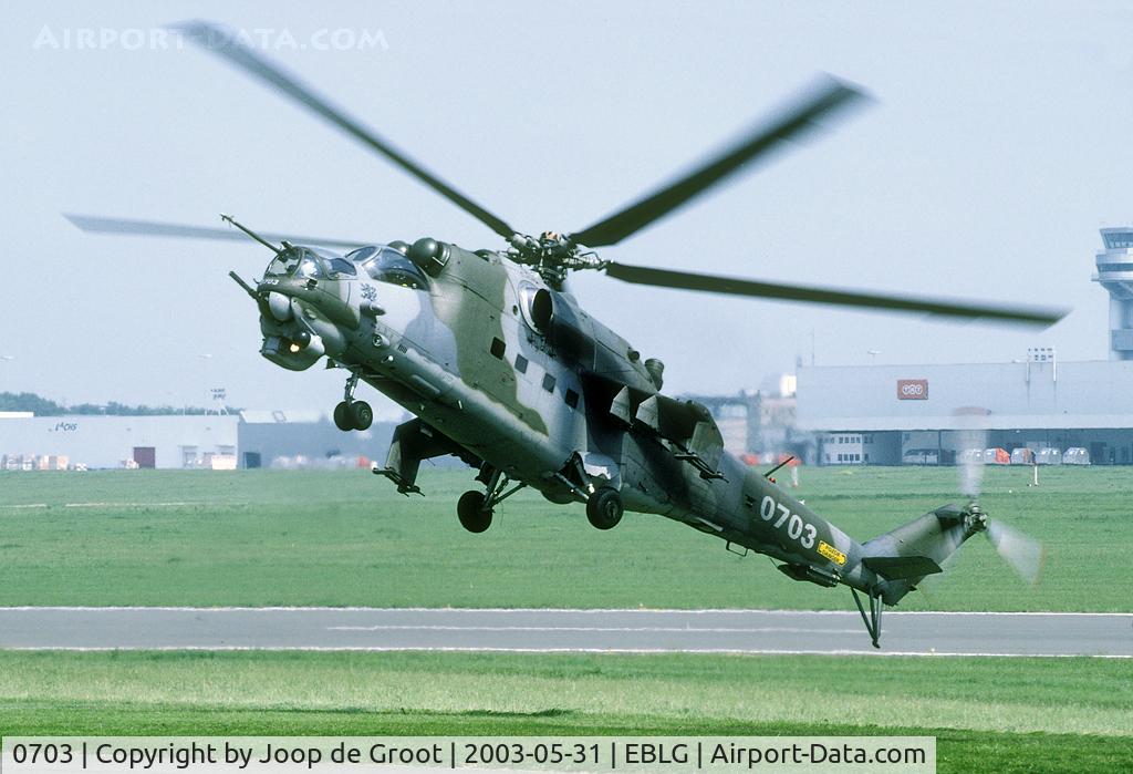 0703, Mil Mi-24V Hind E C/N 730703, After its display at the Bierset Heli Meeting this Mi-24 performed a sudden stop after a high speed approach.