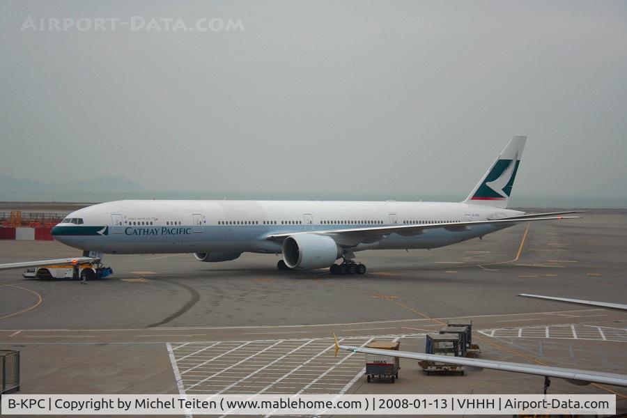B-KPC, 2007 Boeing 777-367/ER C/N 34432, Cathay Pacific flight leaving its gate at HKG