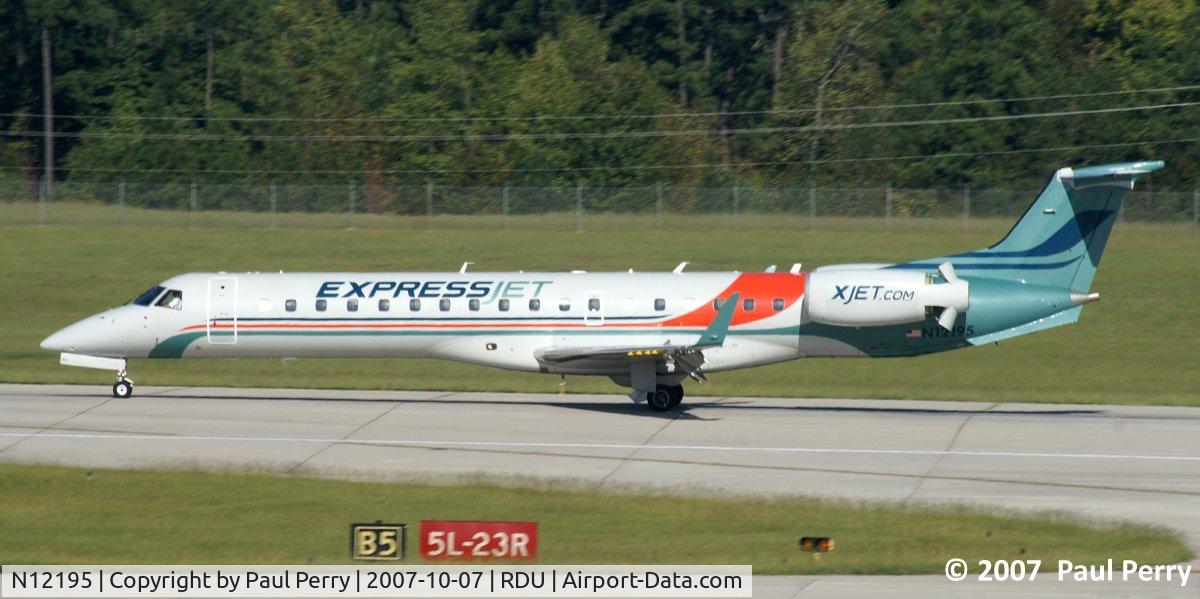N12195, 2005 Embraer ERJ-145XR (EMB-145XR) C/N 14500943, Colorful Expressjet, diverters deployed