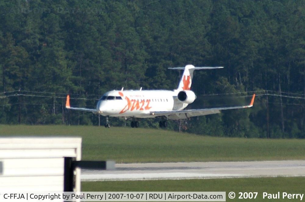 C-FFJA, 2004 Canadair CRJ-200LR (CL-600-2B19) C/N 7985, Gingerly letting down to RWY 5