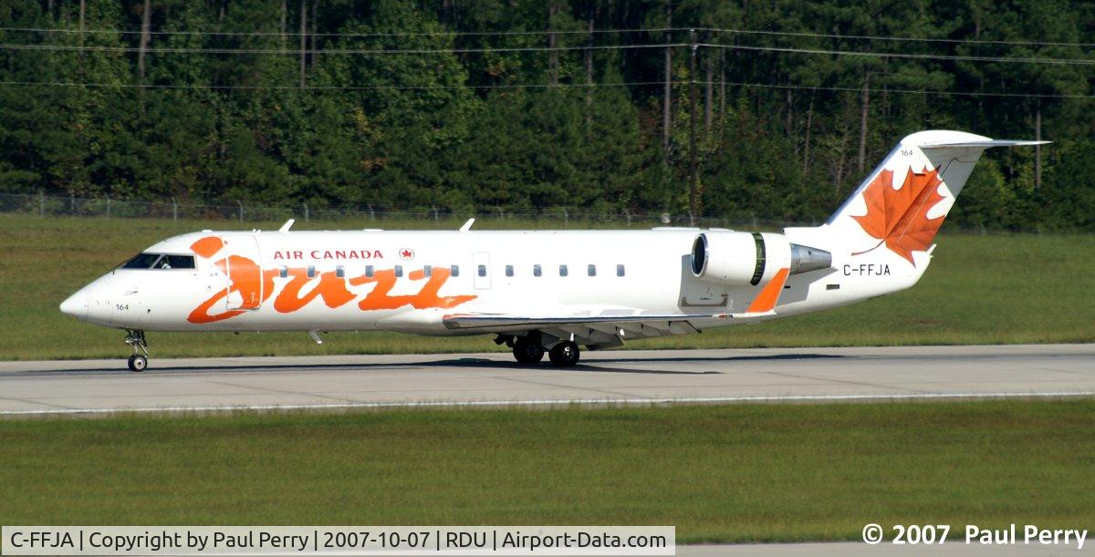 C-FFJA, 2004 Canadair CRJ-200LR (CL-600-2B19) C/N 7985, Slowing her down, and showing her off