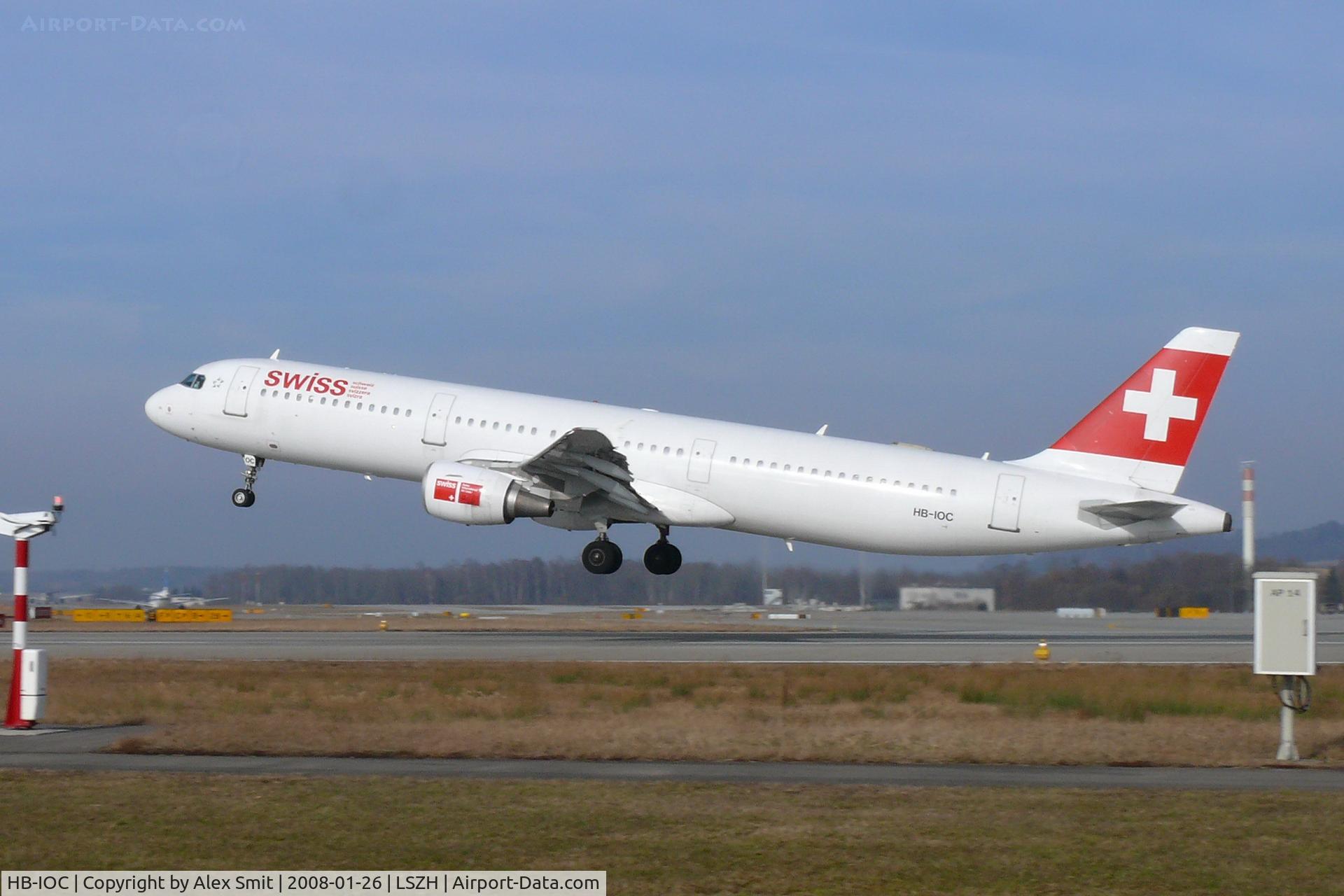 HB-IOC, 1995 Airbus A321-111 C/N 520, Take off just in front our parking spot