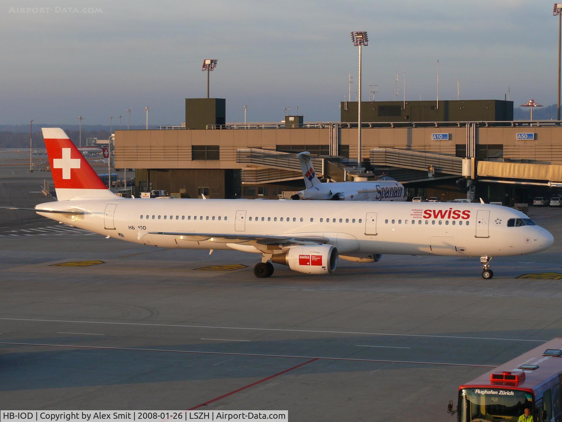 HB-IOD, 1995 Airbus A321-111 C/N 522, Rolling towards it's parking spot in the late afternoon sun