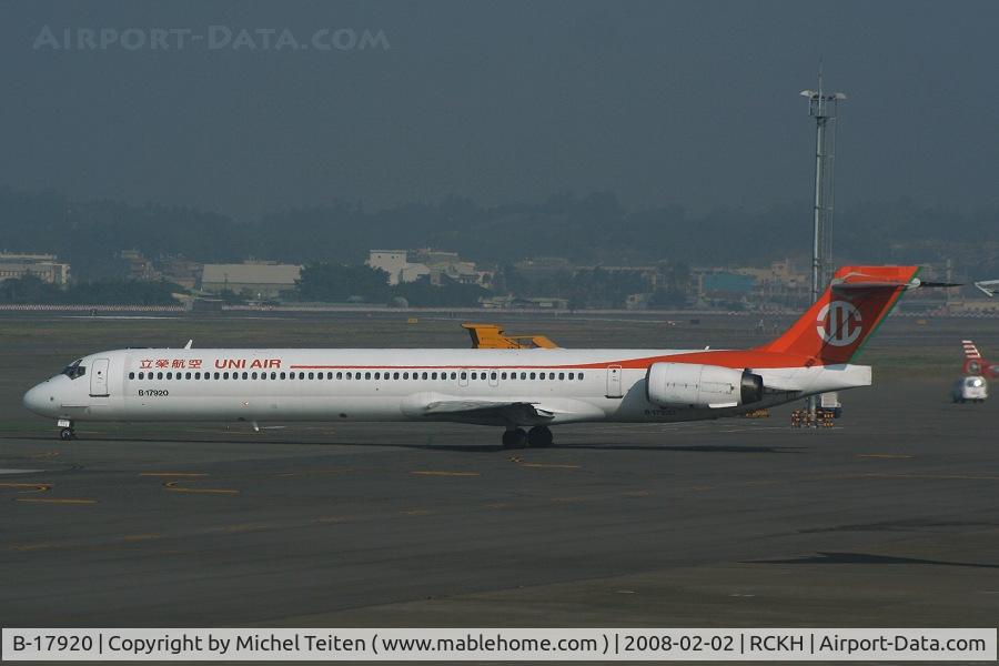 B-17920, 1998 McDonnell Douglas MD-90-30 C/N 53574/2186, Uni Air flight leaving KHH