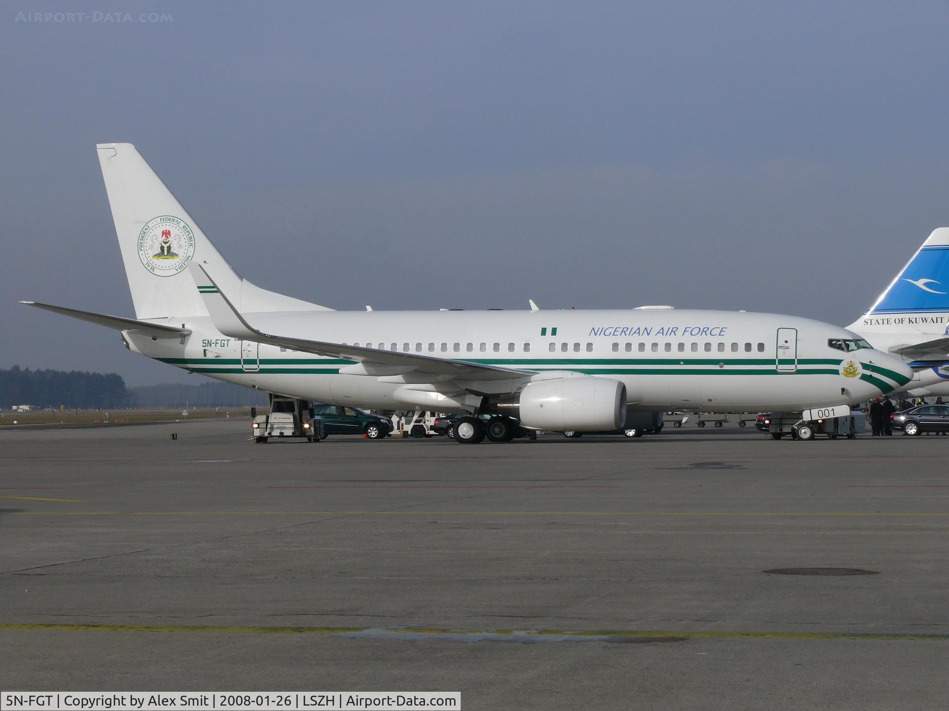 5N-FGT, 2005 Boeing 737-7N6 BBJ C/N 34260, Sitting on the ramp in the sun