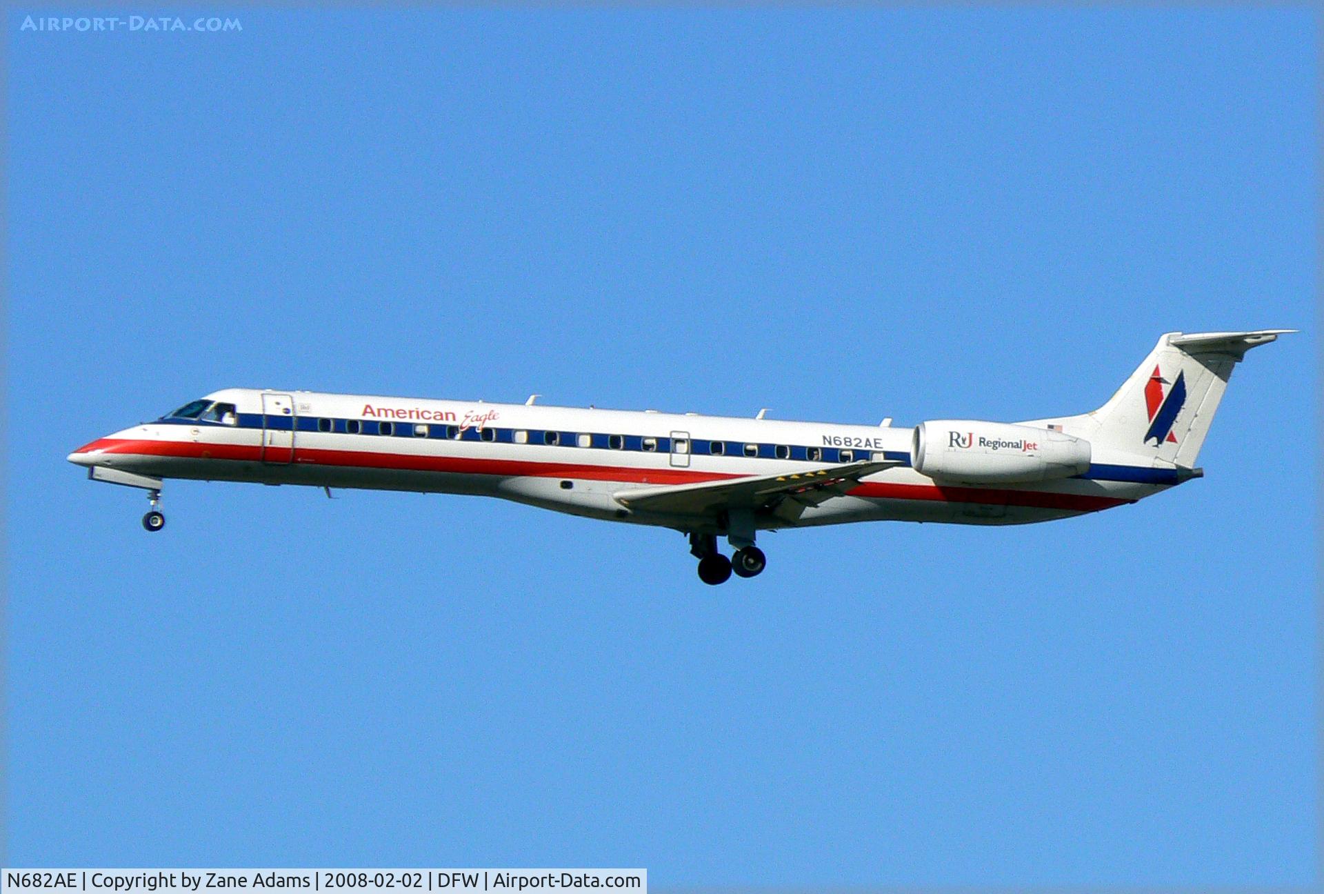 N682AE, 2004 Embraer ERJ-145LR (EMB-145LR) C/N 14500826, American Eagle at DFW