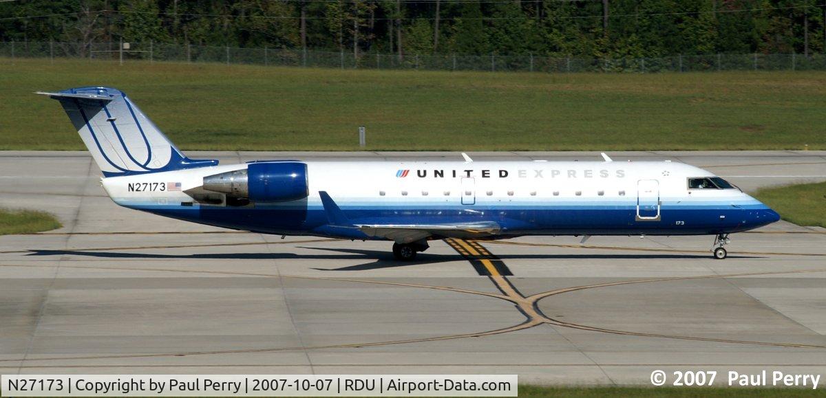 N27173, 1997 Canadair CRJ-200LR (CL-600-2B19) C/N 7173, Passing by the intersection