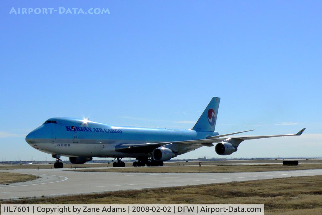 HL7601, 2004 Boeing 747-4B5F/SCD C/N 33949, Korean Air Cargo on the Taxiway