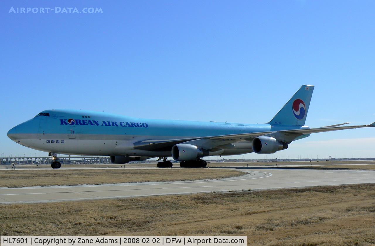 HL7601, 2004 Boeing 747-4B5F/SCD C/N 33949, Korean Air Cargo on the Taxiway