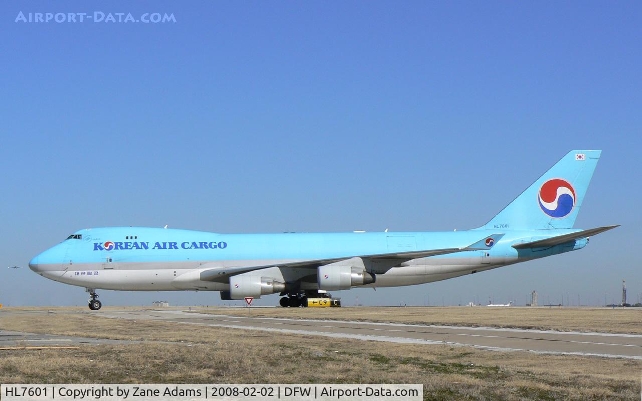 HL7601, 2004 Boeing 747-4B5F/SCD C/N 33949, Korean Air Cargo on the Taxiway