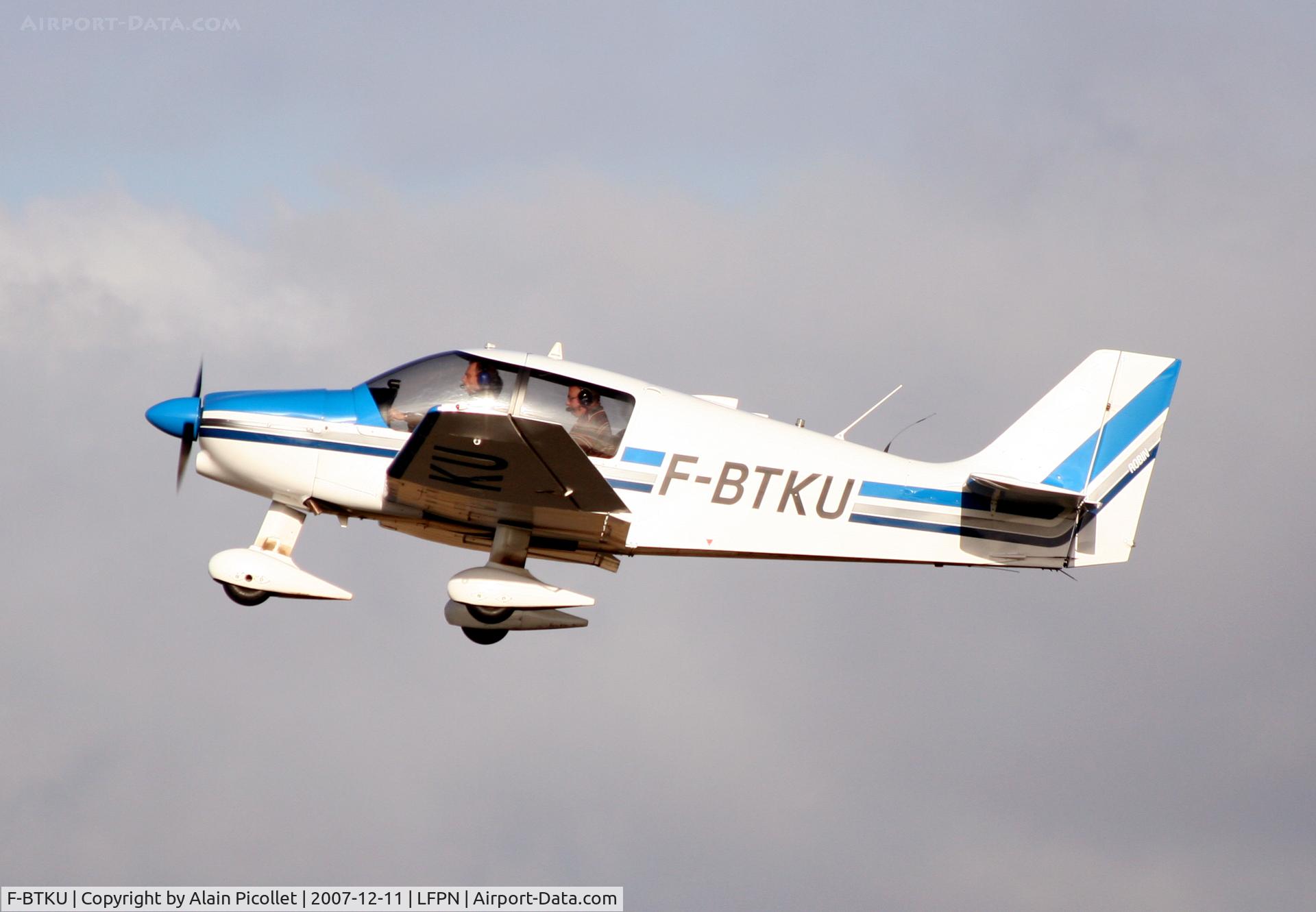 F-BTKU, Robin DR-400-120 Petit Prince C/N 719, taking off