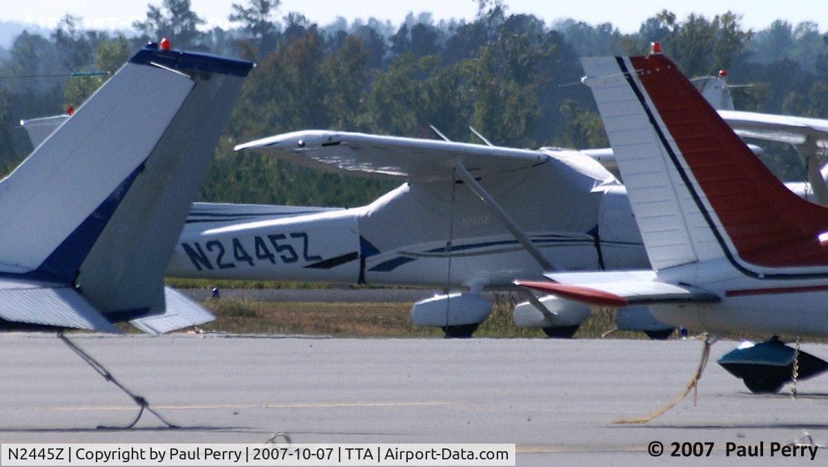 N2445Z, 2006 Cessna 172S C/N 172S10115, Very nearly hidden
