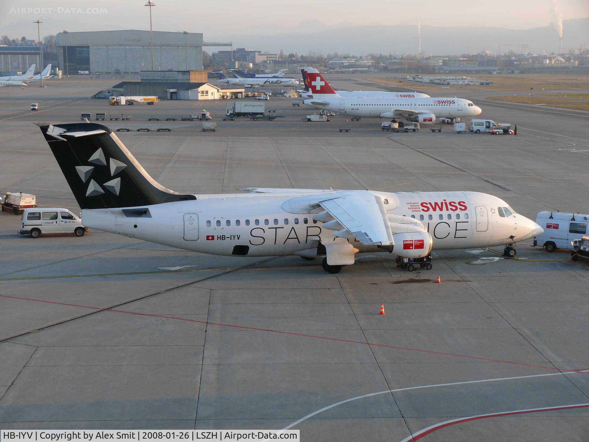 HB-IYV, 2000 British Aerospace Avro 146-RJ100 C/N E3377, Swiss Jumbolino is Star Alliance colors