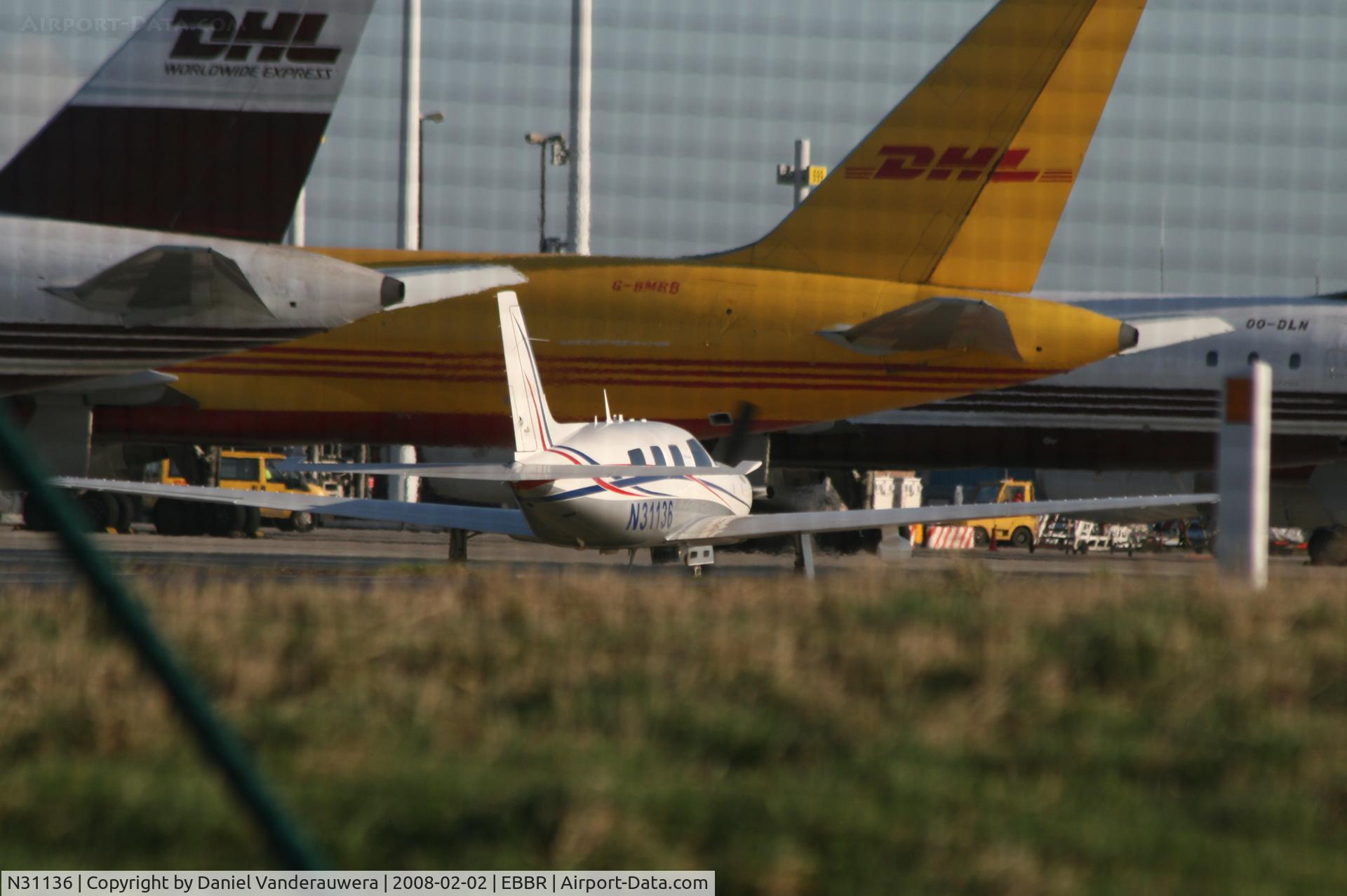 N31136, 2007 Piper PA-46-500TP Malibu Meridian C/N 4697309, manoeuvring to leave G.A. apron