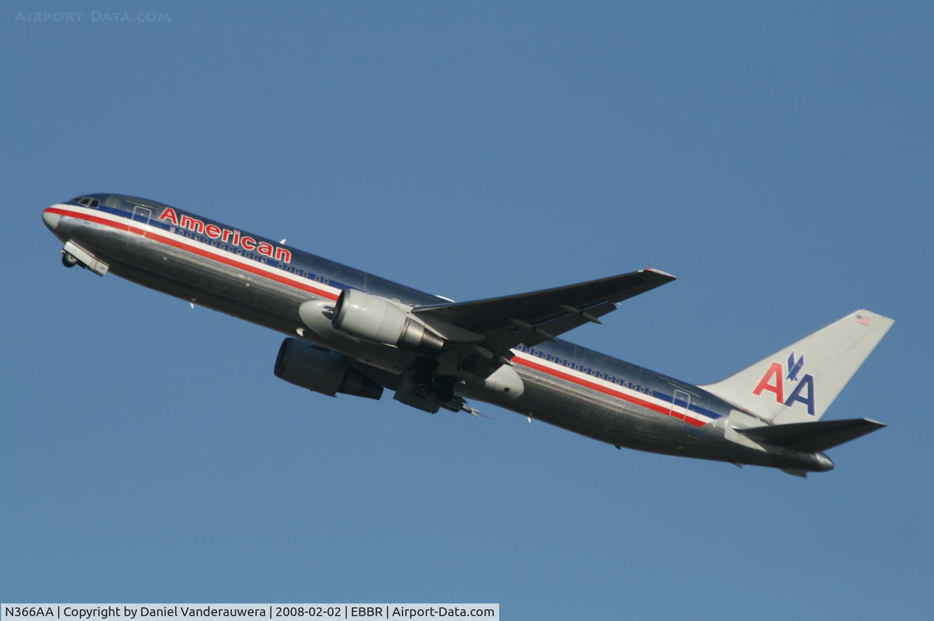 N366AA, 1991 Boeing 767-323/ER C/N 25193, flight AA089 is taking off from rwy 25R