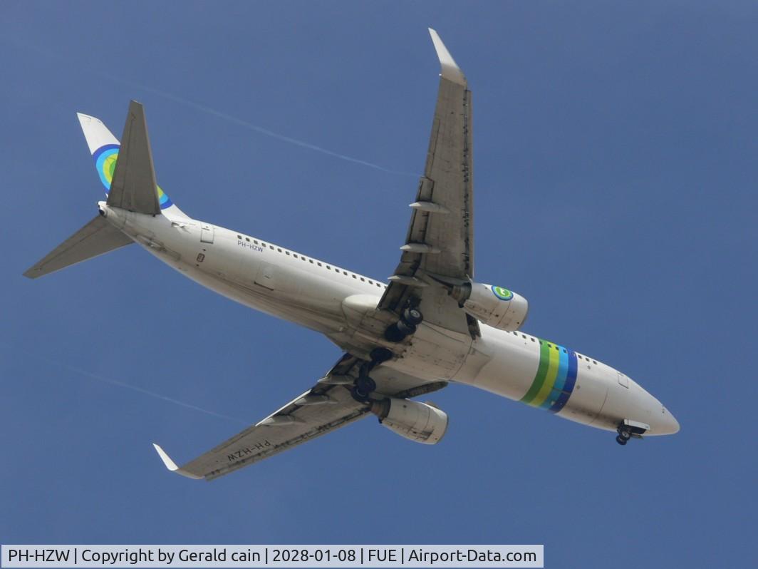 PH-HZW, 2002 Boeing 737-8K2 C/N 29345, Inbound to FUE
