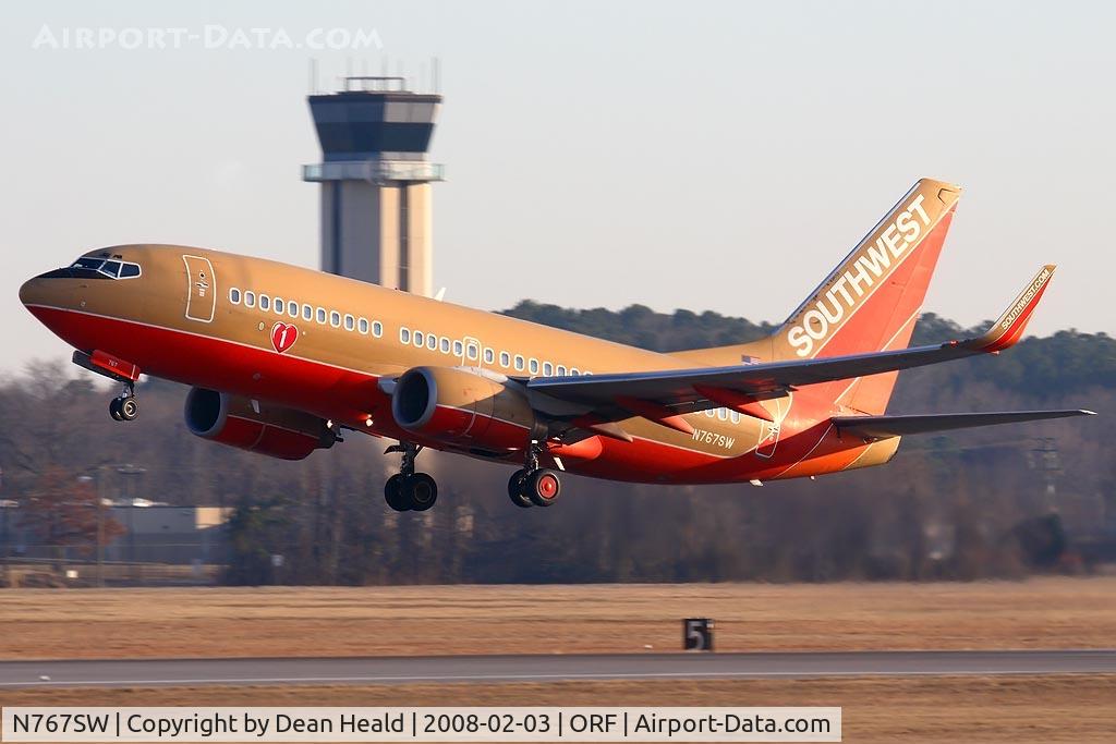 N767SW, 2000 Boeing 737-7H4 C/N 29807, Southwest Airlines N767SW (FLT SWA3490) departing RWY 5 enroute to Jacksonville Int'l (KJAX).