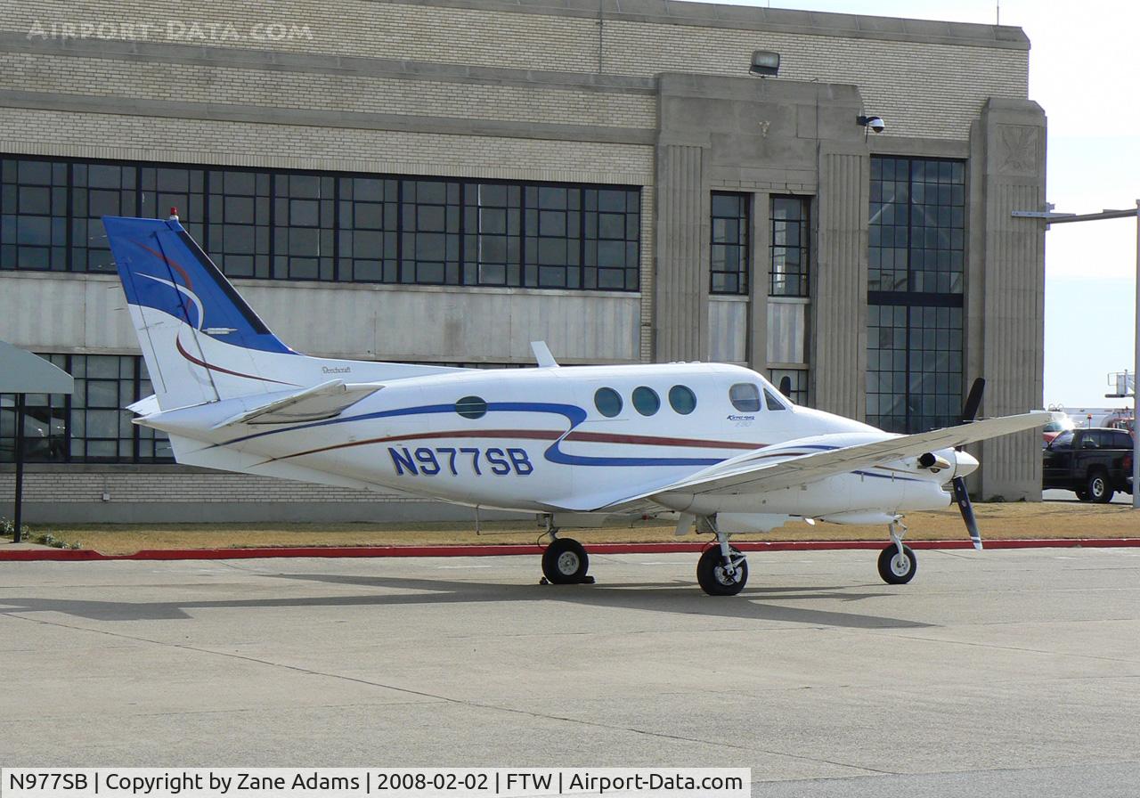 N977SB, 1972 Beech E-90 King Air C/N LW-10, Meacham Field