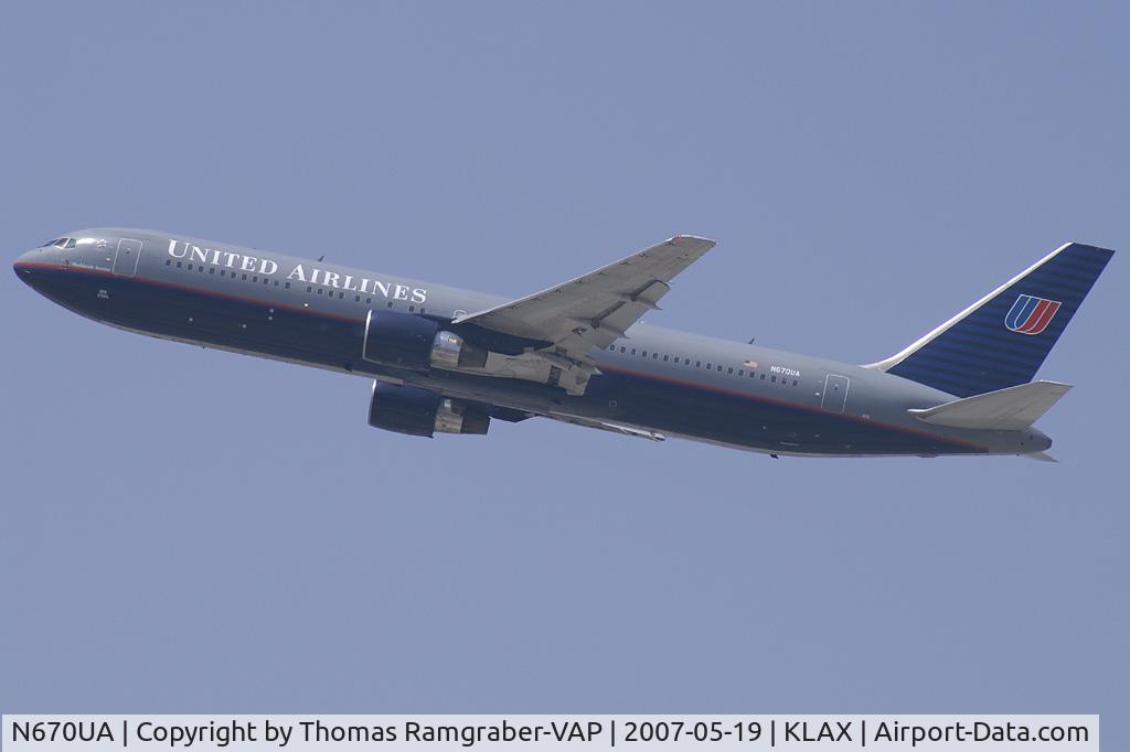 N670UA, 1999 Boeing 767-322 C/N 29240, United Airlines Boeing 767-300