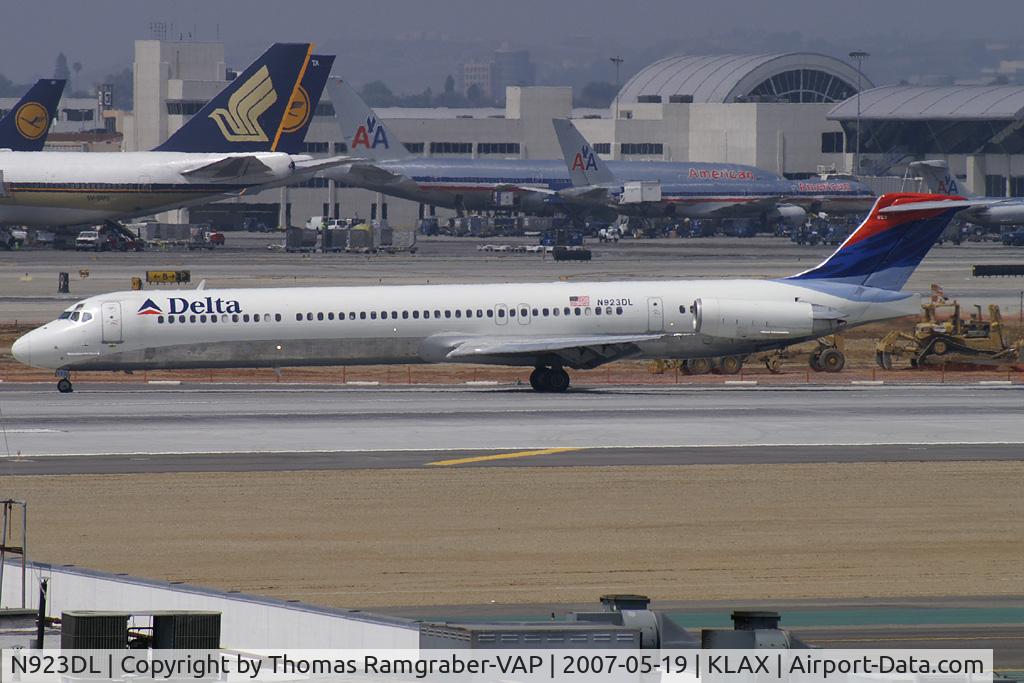 N923DL, 1988 McDonnell Douglas MD-88 C/N 49705, Delta Airlines MDD MD80