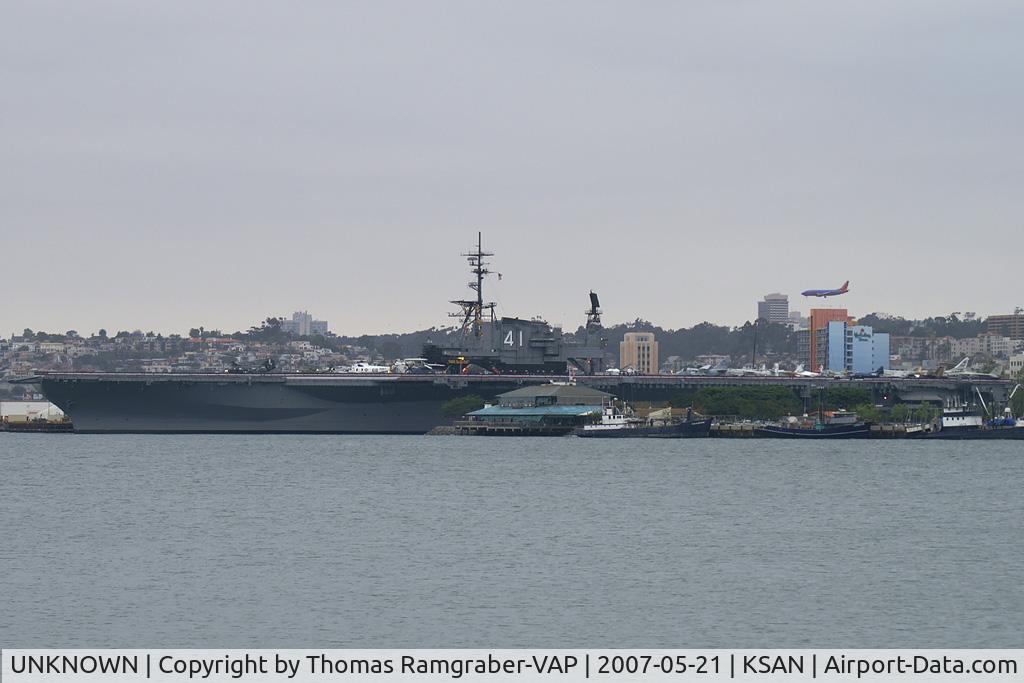 UNKNOWN, , Southwest Airlines Boeing 737-300 (on final approach USS Midway)