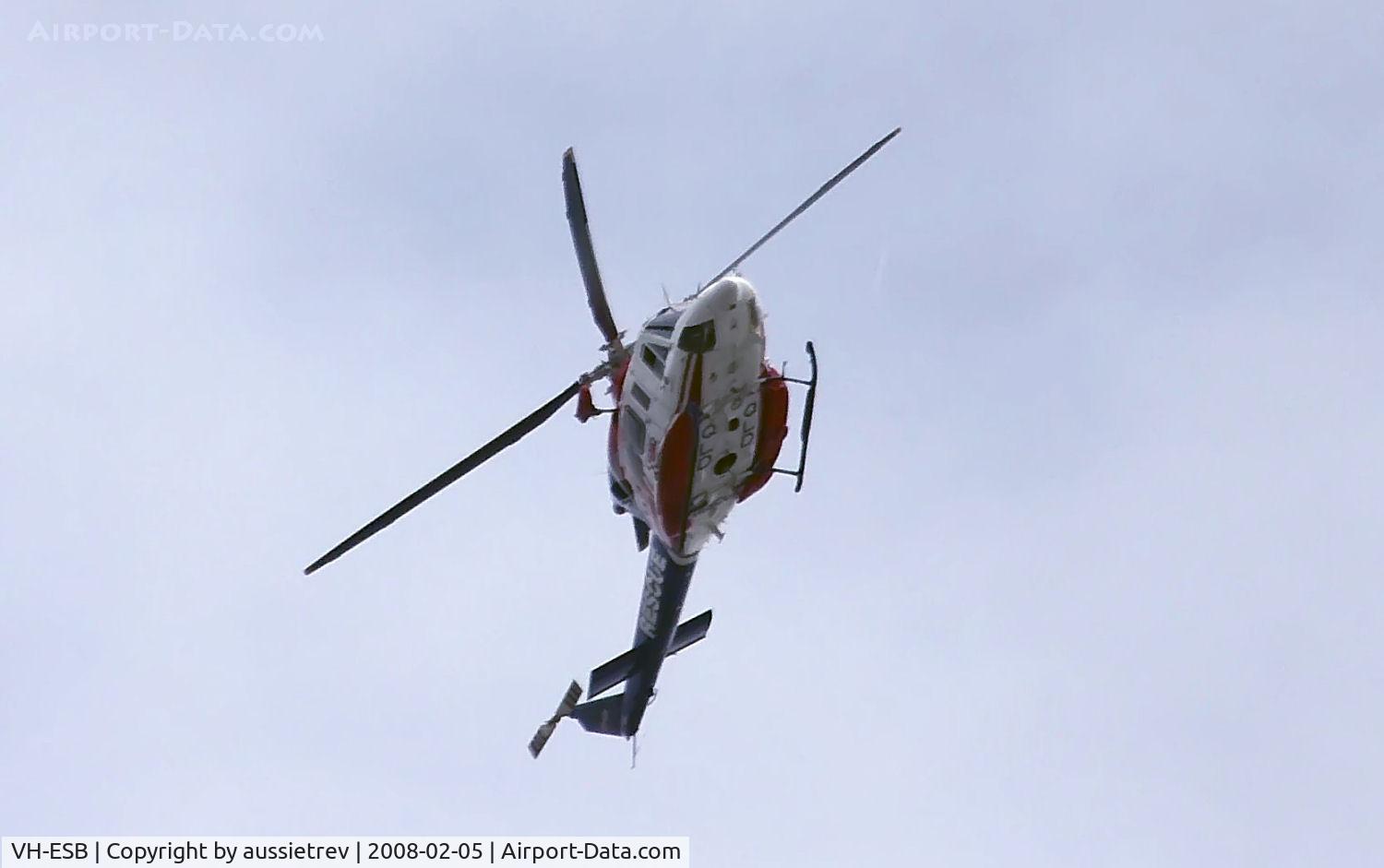 VH-ESB, 1994 Bell 412EP C/N 36087, Hard left banking turn over the Gold Coast during widespread flooding
