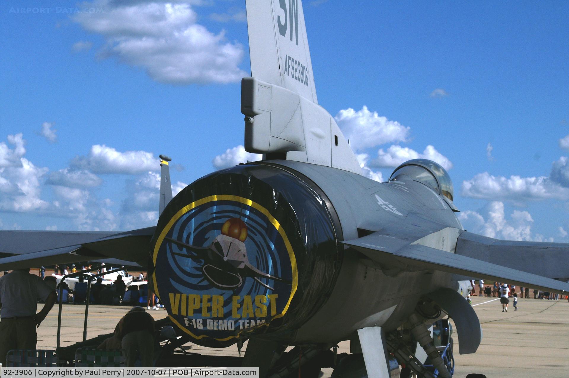 92-3906, 1992 Lockheed F-16CJ Fighting Falcon C/N CC-148, Up close with the Viper Demo Team, on static display