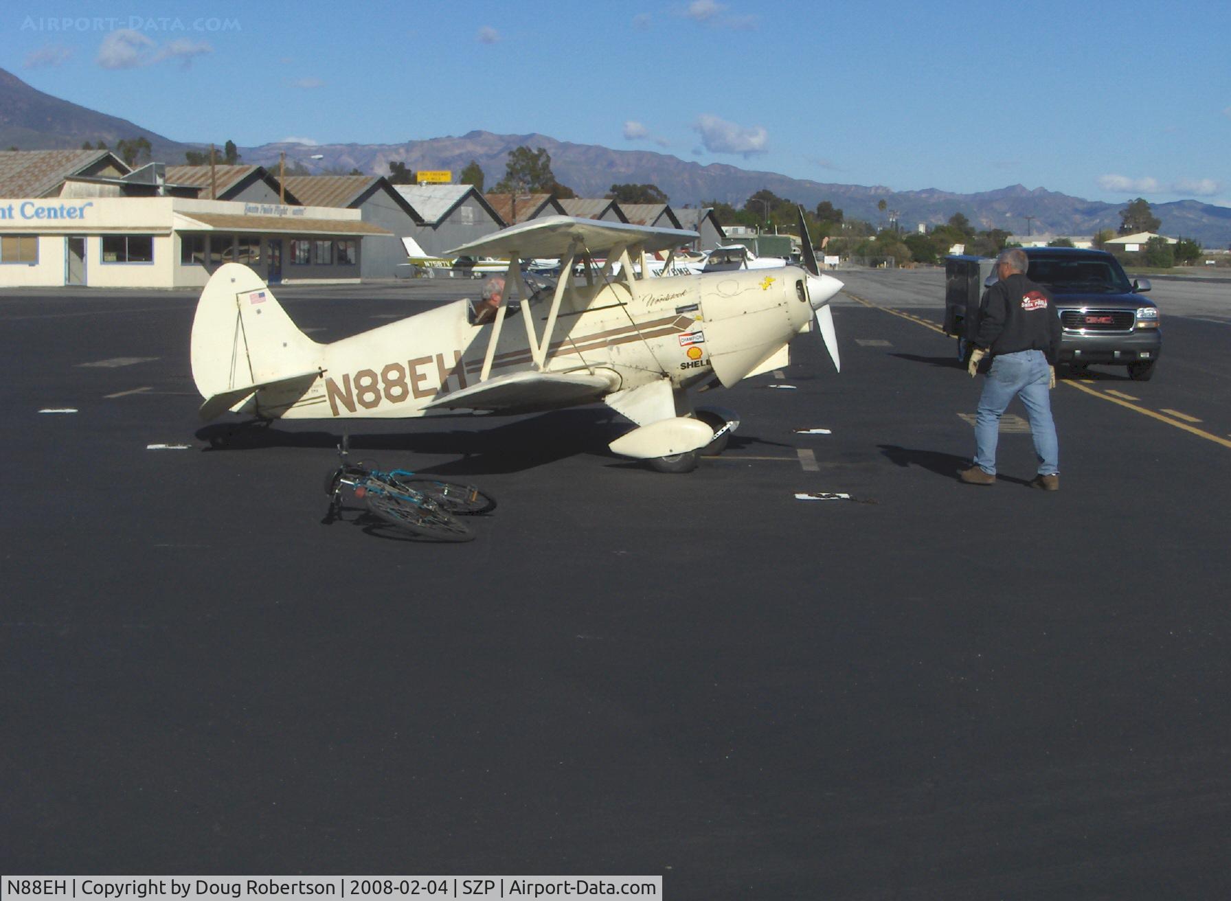 N88EH, 1970 EAA Biplane C/N EHH-1, 1979 Hooper EAA BIPLANE Model P, 'Woodstock', Lycoming O-290 135 Hp, hard to start-Pete Mason now hand propping it