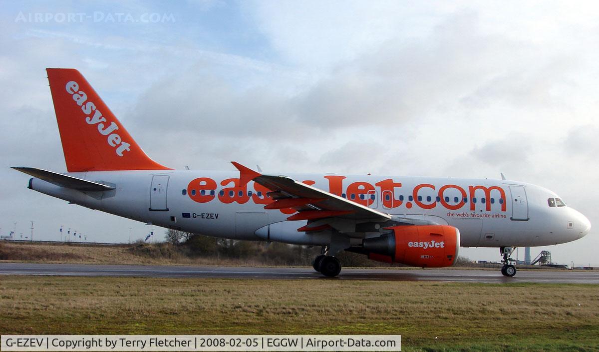 G-EZEV, 2004 Airbus A319-111 C/N 2289, Easyjet A319 taxies out for its flight from Luton to Edinburgh