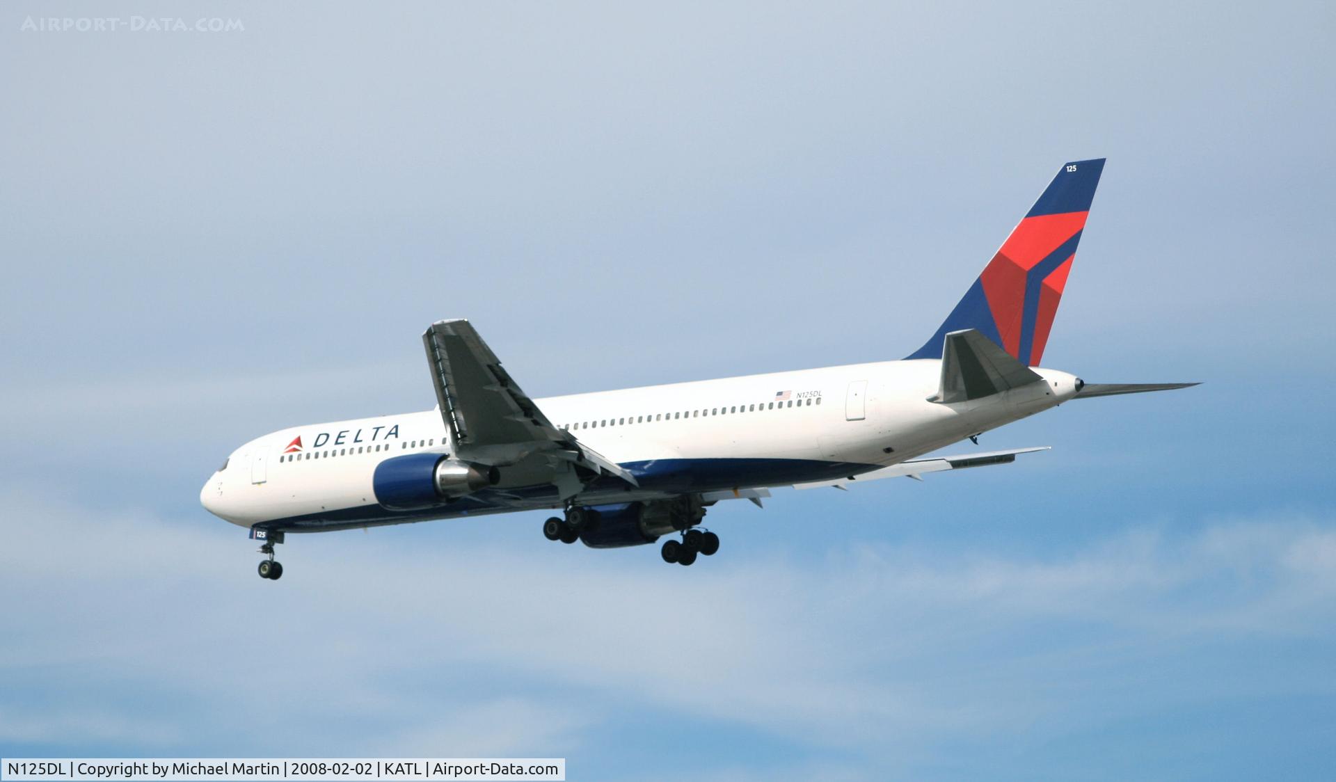 N125DL, 1988 Boeing 767-332 C/N 24075, Over the numbers of 26R
