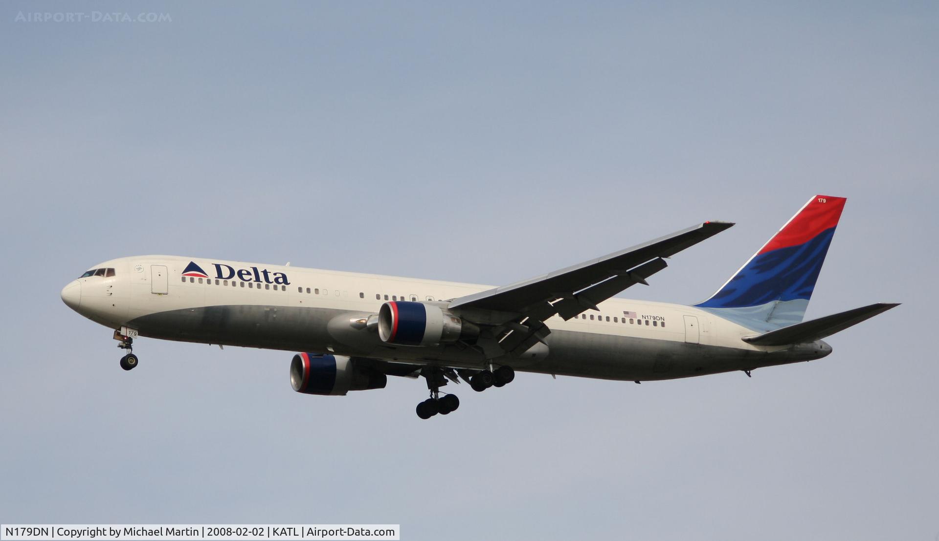 N179DN, 1991 Boeing 767-332 C/N 25144, On final for Runway 26R