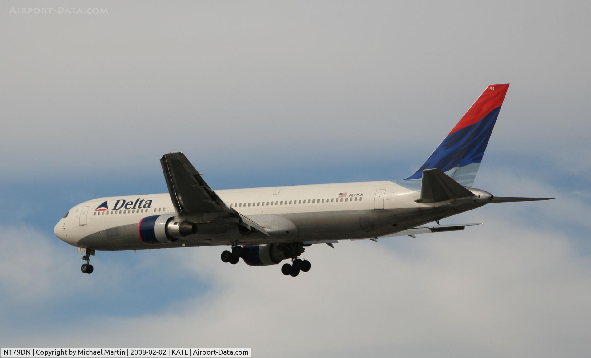 N179DN, 1991 Boeing 767-332 C/N 25144, Over the numbers of 26R