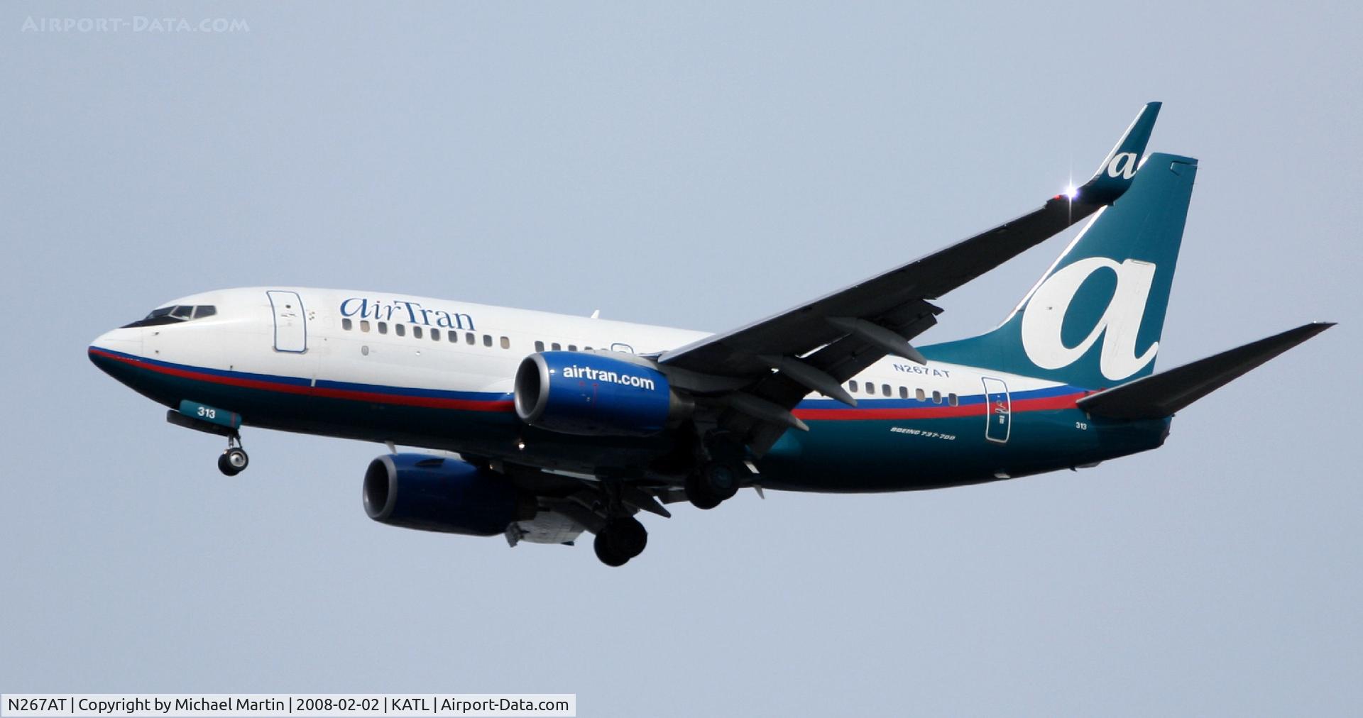 N267AT, 2005 Boeing 737-7BD C/N 33919, On final for Runway 26R