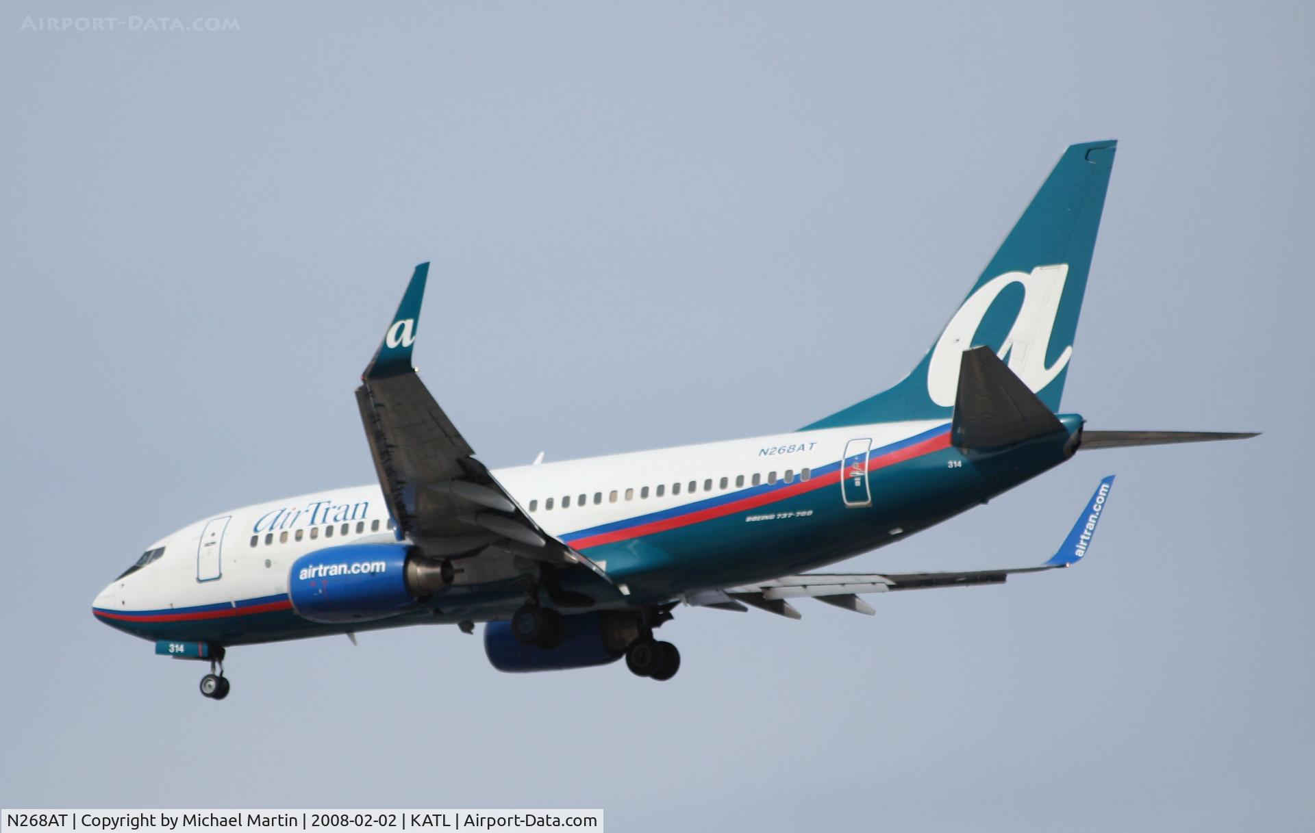 N268AT, 2005 Boeing 737-7BD C/N 33920, Over the numbers of 26R
