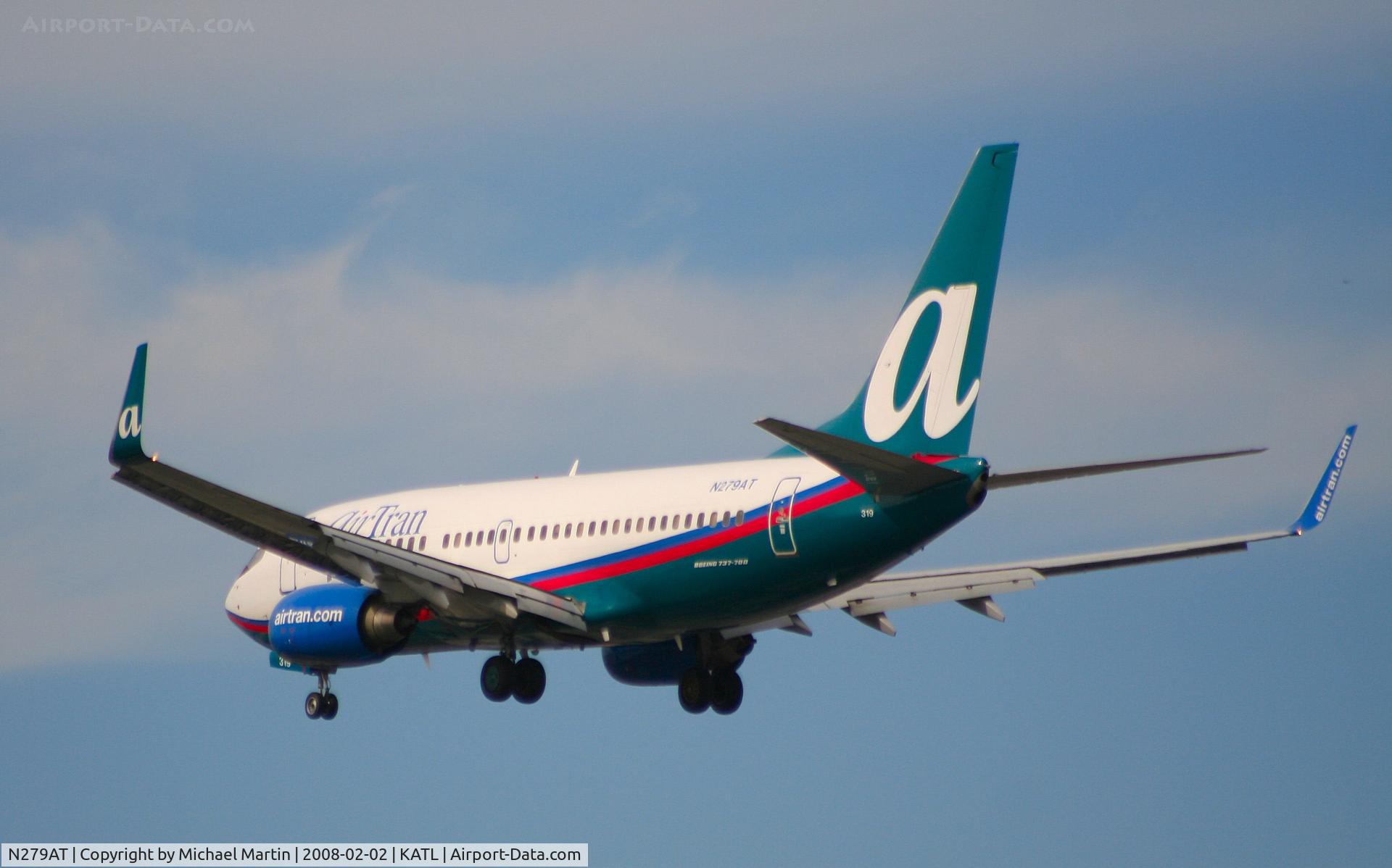 N279AT, 2005 Boeing 737-76N C/N 32666, Over the numbers of 26R