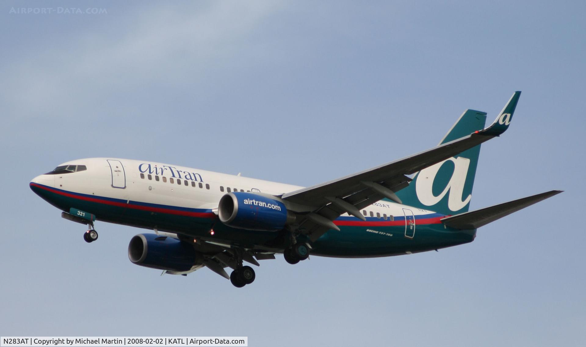 N283AT, 2006 Boeing 737-7BD C/N 34479, On final for Runway 26R